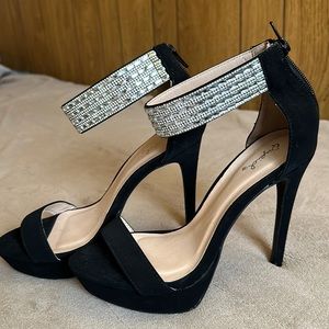 Qupid 5” stilettos size 8.